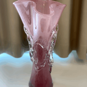 Vase décoratif en verre rose